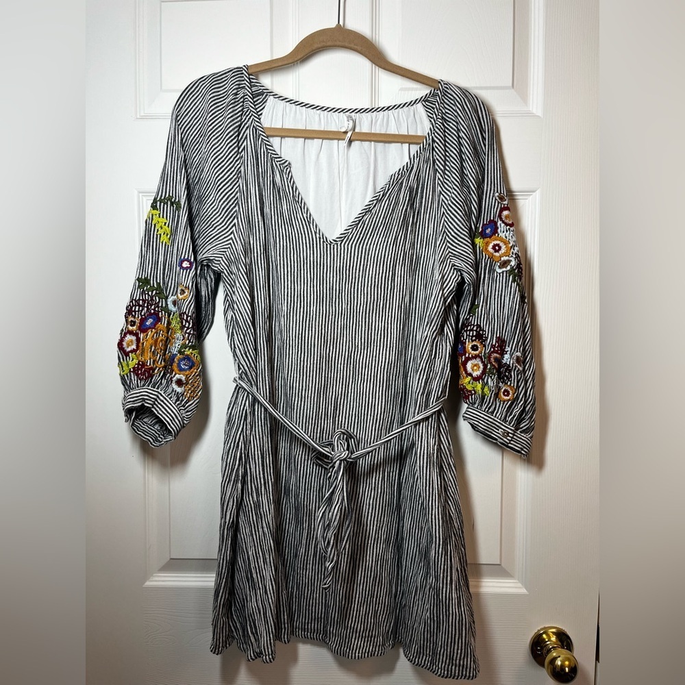 FEATHER AND BONE ANTHROPOLOGIE Striped Dress Floral Embroidery Sz Small Petite